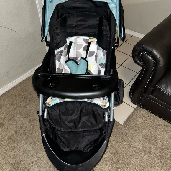Clothes from 18m-24m
$60 stroller & car seat $35 box of clothes $15 shoes - Picture 5 of 10